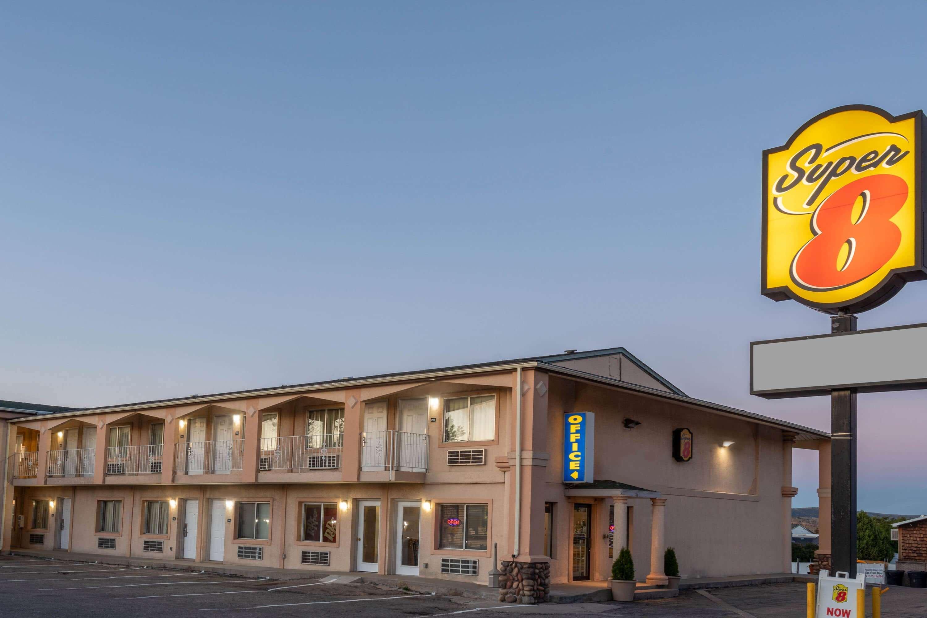 Super 8 By Wyndham Evanston Exteriör bild